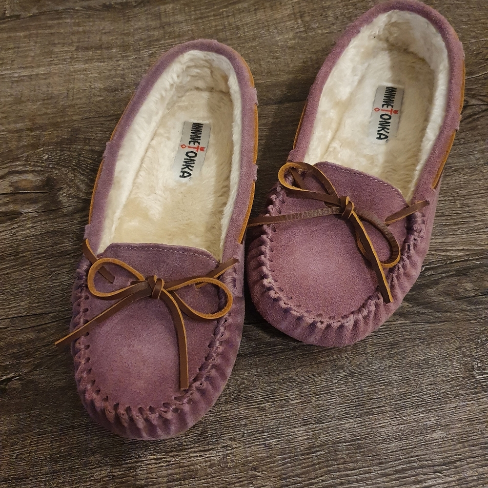 Minnetonka fur shoes